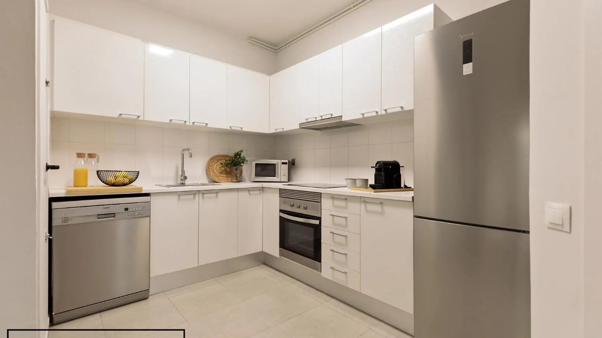 Enjoy Apartments Ecuador Barcelona 0*,
