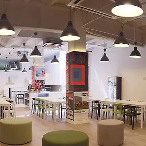 Hola Eixample Hostel